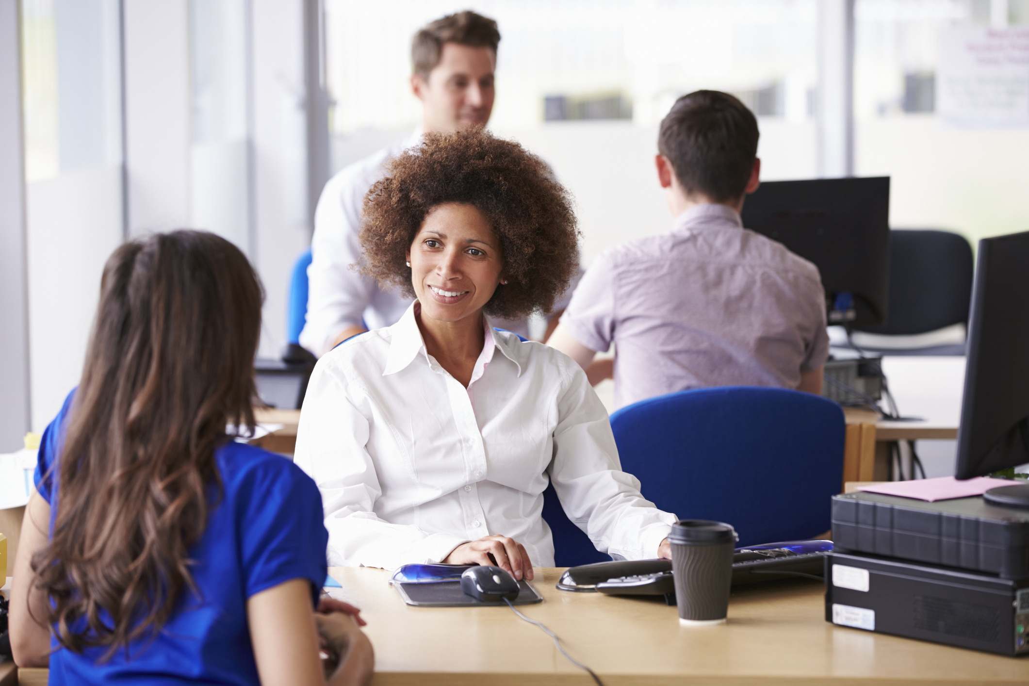 student-working-with-college-admissions-counselor